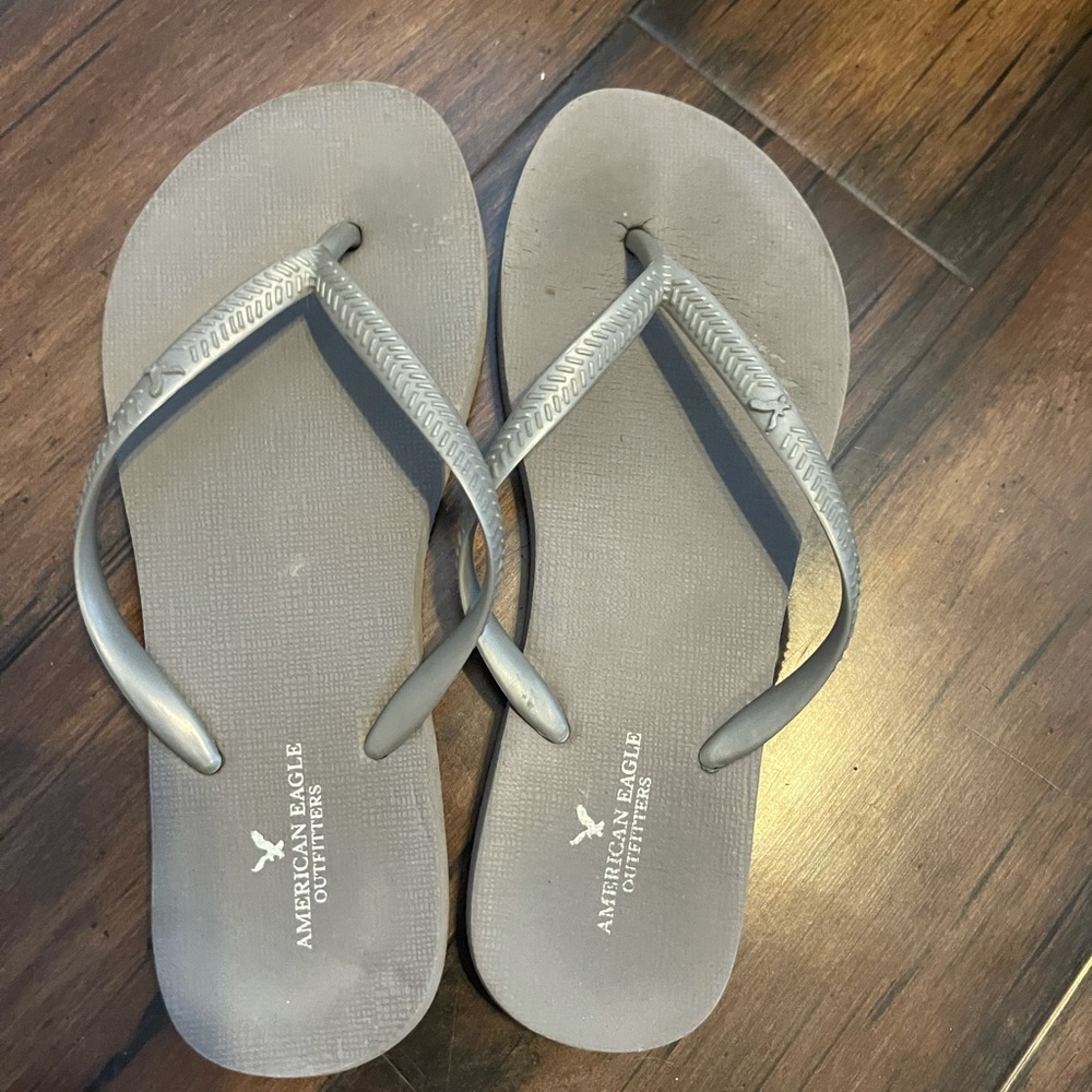 american eagle flip flops